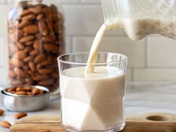 Almond and oat milk