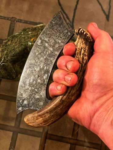 raindrop Damascus ulu with deer antler handle