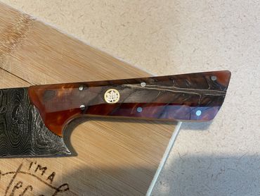 8" santoku damascus chef's knife handle highlight