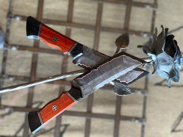 crossed set cumai damascus tanto.