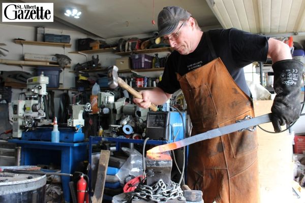 Bob Bryenton Custom Damascus bladesmith from St. Albert Alberta