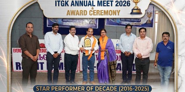 Group photo at ITGK Annual Meet 2026 award ceremony with a star performer receiving an award.
