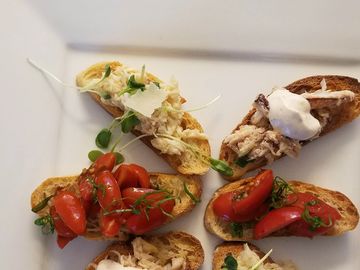 Signature Lemon Crab w/ Spicy Aioli
Signature Classic Tomato Bruschetta
Signature Warm Garlic & Crab