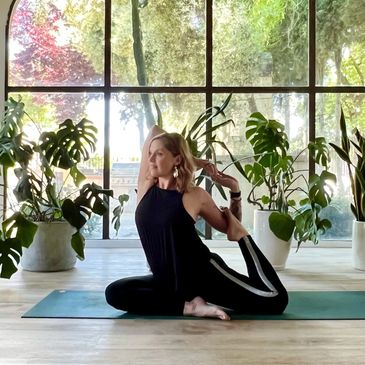 Melissa teaching yoga in Folsom