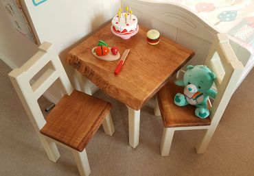 An children's set with oak seats and table. 