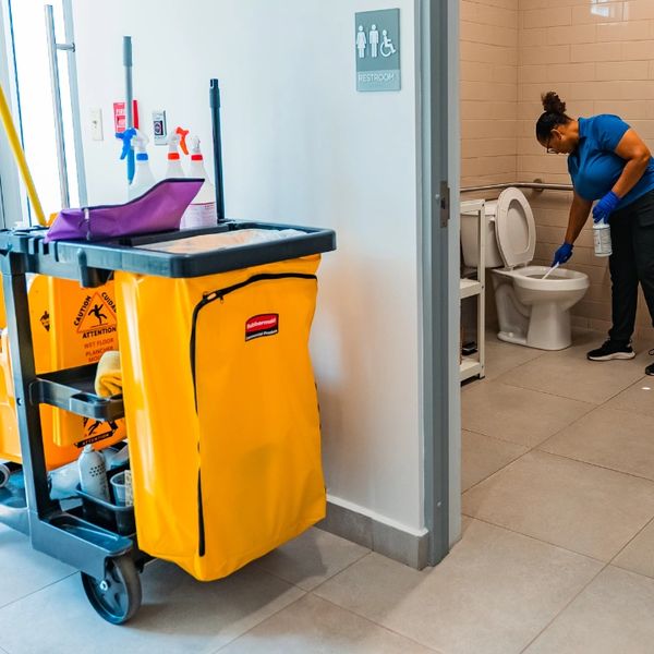 Limpieza de Edificios / Building Maintenance and Cleaning Puerto Rico Commercial and Industrial