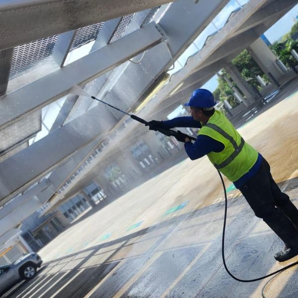 Limpieza de Edificios / Building Maintenance and Cleaning Puerto Rico Commercial and Industrial