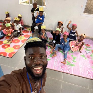 Afro-Sephardic Hazzan teaching students in Nigeria