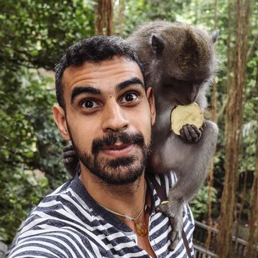 Hermes. Expert digital nomad and drop shipper. World traveler and digital marketer.