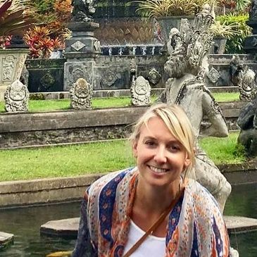Travel Bathroom Romance and Tour guide Nightmare