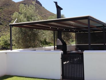Picture of strings rooms outdoor braai area