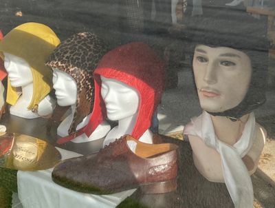 casques de pilotes et chaussures homme