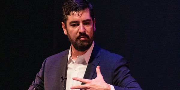 Dr. Rafael Chiuzi delivering a corporate talk