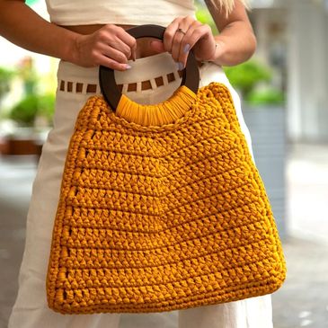 A bag made out of t-shirt yarn from Circulo.