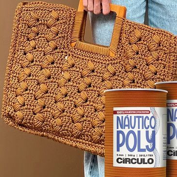 A bag made out of Nautico Poly from Circulo Yarn.