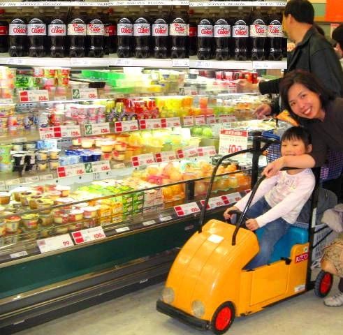 Shopping Cart with Child Aspartame in Diet Coke