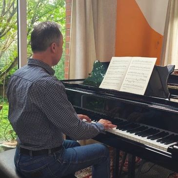 Es ist nie zu spät Klavier zu lernen. Unterricht für Erwachsene in Marl.