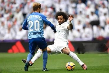 Sergio "Keko" Gontán facing Real Madrid legend Marcelo at Santiago Bernabéu.