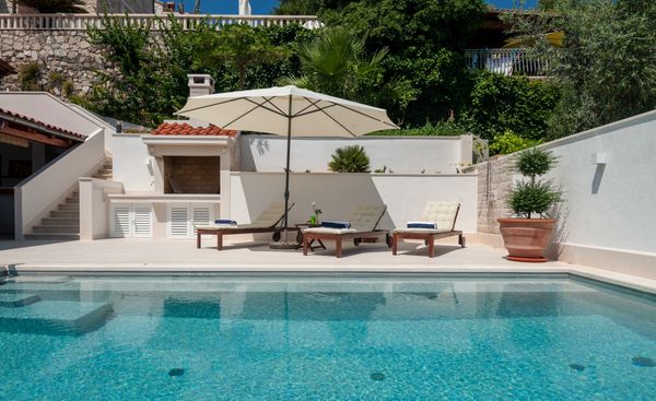 Swimming pool lounge