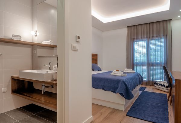 Guest bedroom