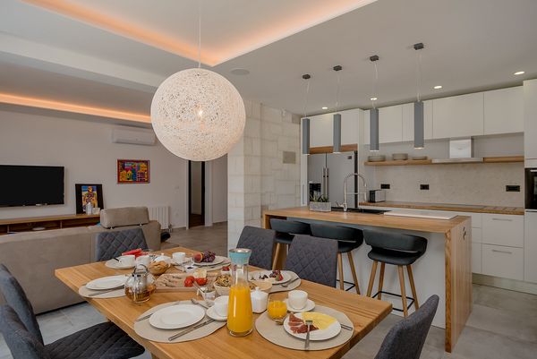 Kitchen & dinning area