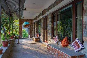 Sitout area, Vanantara Eco Retreat Sattal