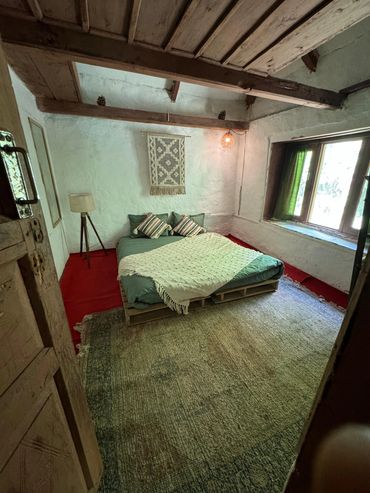 Dalton's Village, Bedrooms set up