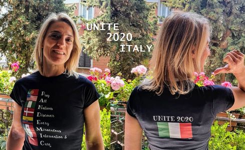La nostra bellissima amica, Francesca a Bologna, adora la sua maglietta Unite 2020 Pandemic
