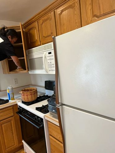 Professional Kitchen Cabinet Cleaning