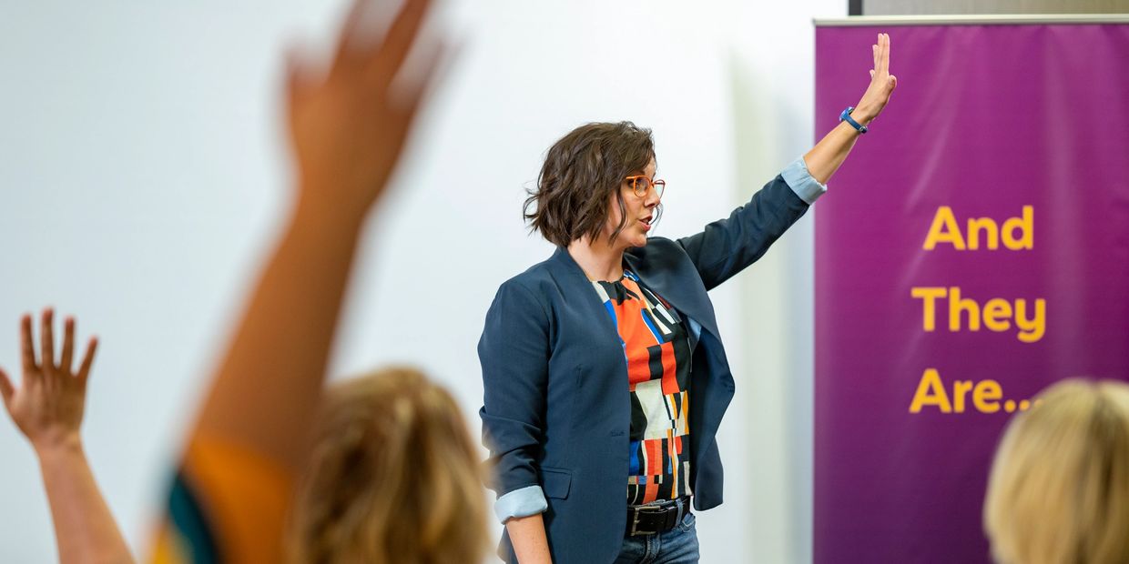 Team training on decluttering and organizing in Utah. Professional Speaker and Professional Organize