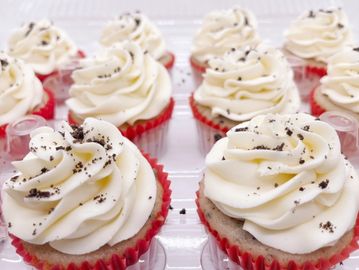 Cookies and cream cupcakes, CayPops.com
