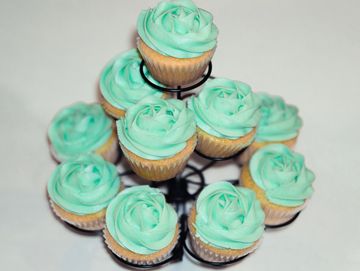 Gulten-free vanilla cupcakes, CayPops.com