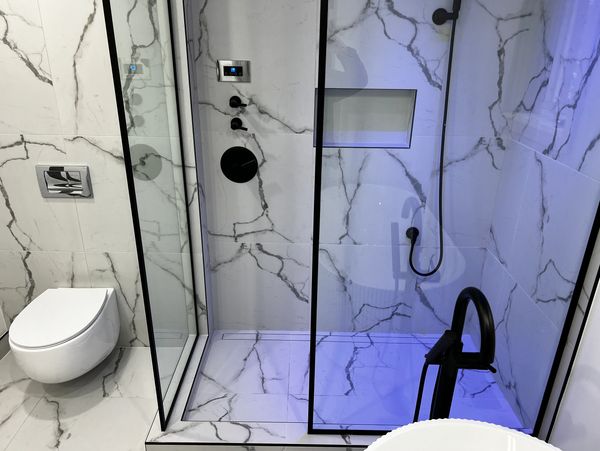 Salle de bain rénové haut de gamme à Brossard