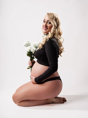 Fotografía de embarazo con estilo y sensibilidad en Bormujos Sevilla