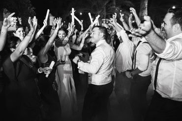 Barra libre y fiesta en bodas de Sevilla