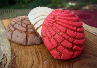 Our sweet, traditional Mexico, pan dulce with with a shell-like streusel topping. Perfect for pairin
