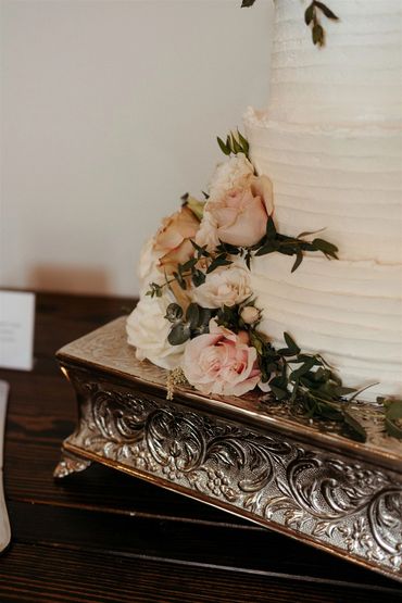 Fredericksburg Kerrville Texas Wedding Planner Wedding cake flowers