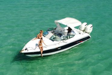 crystal water at the sandbar while friend enjoy swimming, snorkeling and suntanning in Miami privat