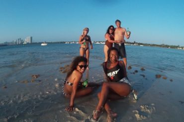 haulover sandbar friends on a weekend in a private boat tour . Friends enjoying Haulover sandbar