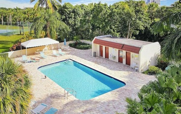 Lands of the President
1731 Presidential Way Unit C-203
West Palm Beach, FL 33401