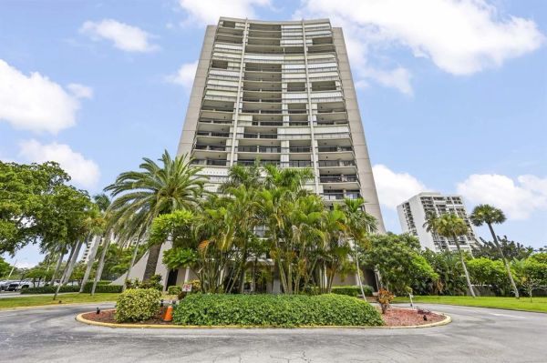 The Jefferson
2425 Presidential Way Apt 1006
West Palm Beach, FL 33401