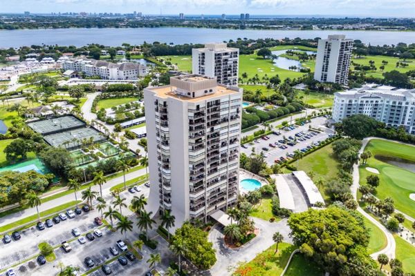 The Jefferson
2425 Presidential Way Ph5
West Palm Beach, FL 33401