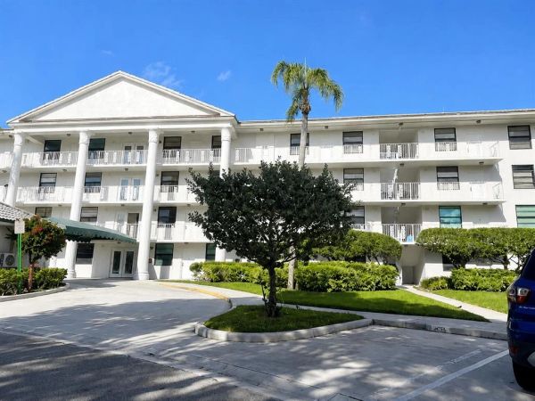 Whitehall
3516 Whitehall Dr Apt 105
West Palm Beach, FL 33401