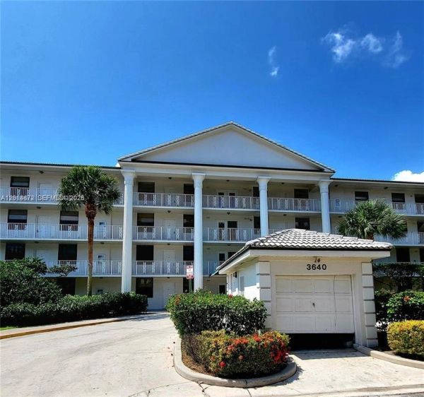 White Hall
3640 Whitehall Dr Apt 406
West Palm Beach, FL 33401