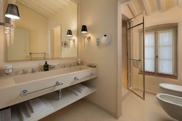 villa rocca bathroom