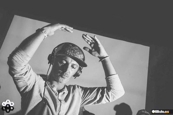 Danzar es el idioma plural que debemos compartir tod@s ..