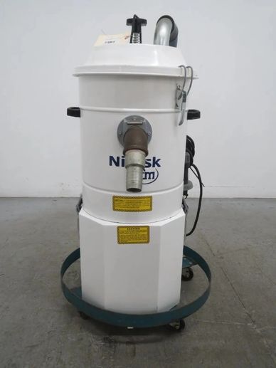 Nilfisk CFM 3151 Industrial Vacuum Cleaner 2.05kw for sale. Dust collector for sale.