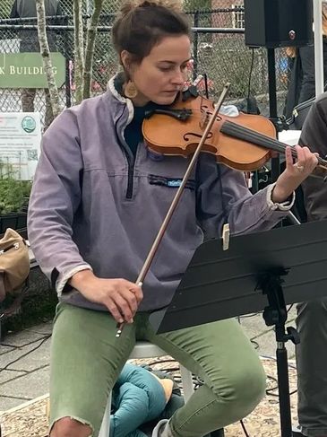 Phinneywood Winter Festival in Ballard (December 2024)