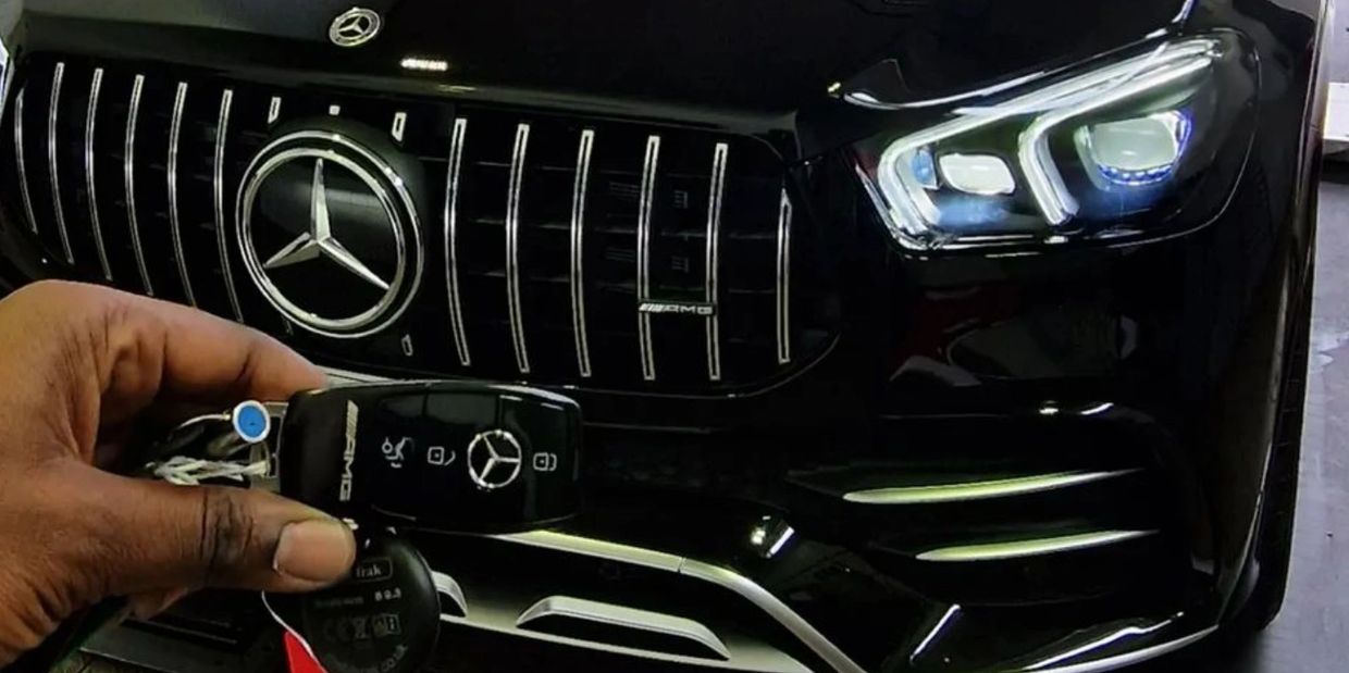 Meta-Trak S5 Deadlock system install in a Mercedes GLS 53 AMG