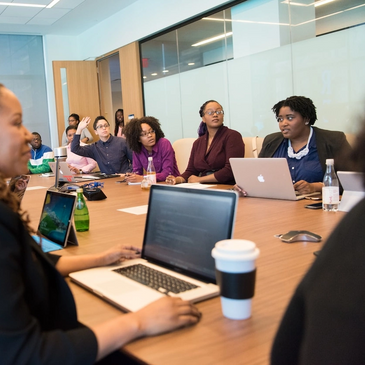 Capacitación empresarial para dueños de negocios en materia mercantil corporativa